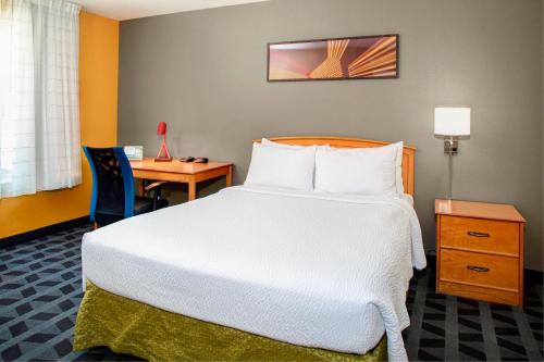a hotel room with a large bed and a desk at TownePlace Suites Fresno in Fresno
