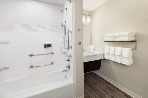 Ванна кімната в TownePlace Suites Atlanta Lawrenceville