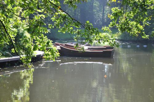 a group of boats sitting in the water at MUNTE - Wellnesshotel am Stadtwald in Bremen