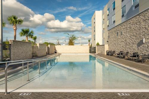 a swimming pool in the courtyard of a building at TownePlace Suites by Marriott Ocala in Rolling Ranches