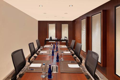 a large conference room with a long table and chairs at Sheraton Istanbul Levent in Istanbul