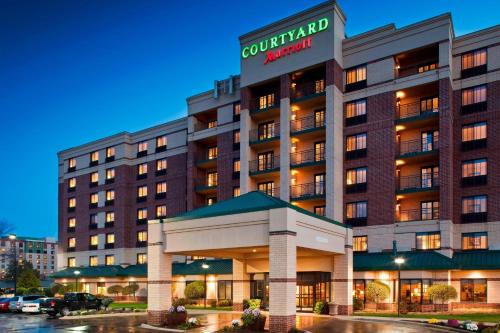 a rendering of the courtyard hotel at night at Courtyard by Marriott Bloomington Mall of America in Bloomington