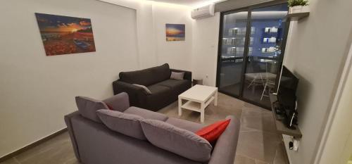 Prime Beachfront Apartment on Larnaca Finikoudes