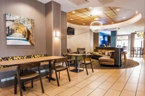 a lobby of a hotel with tables and chairs at Springhill Suites by Marriott San Antonio Alamo Plaza/Convention Center in San Antonio