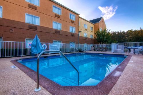 a large swimming pool in front of a building at Fairfield Inn & Suites Jacksonville Airport in Jacksonville