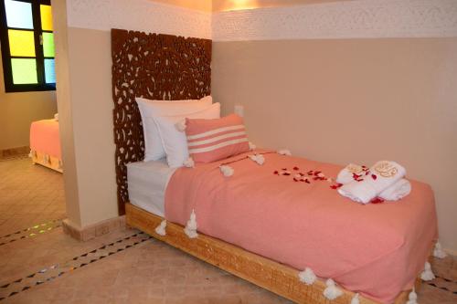 Voodi või voodid majutusasutuse Riad Bab Nour toas