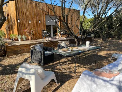 Photo de la galerie de l'établissement Studio provençal atypique avec jacuzzi privé, à Sanary-sur-Mer