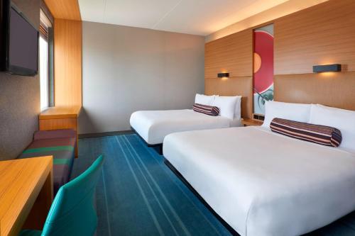 A bed or beds in a room at Aloft Vaughan Mills