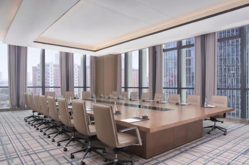 a large conference room with a long table and chairs at Jinhua Marriott Hotel in Jinhua
