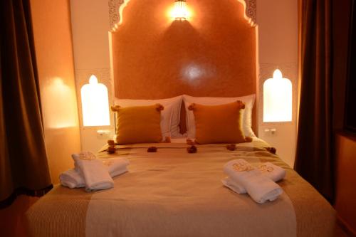 Voodi või voodid majutusasutuse Riad Bab Nour toas