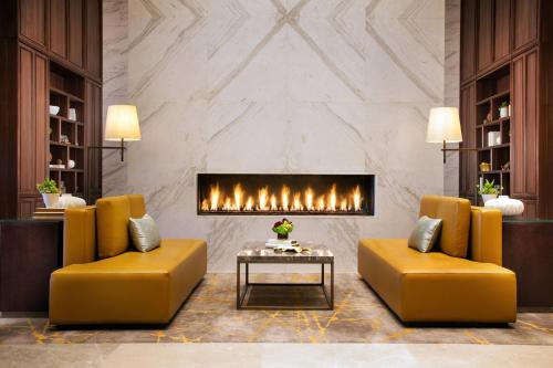 Χώρος καθιστικού στο Sheraton Los Angeles San Gabriel