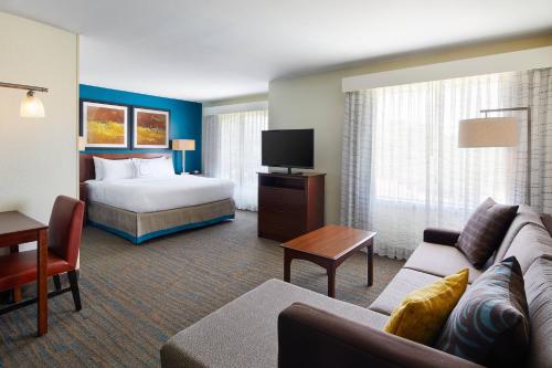 a hotel room with a bed and a couch at Residence Inn Temple in Temple