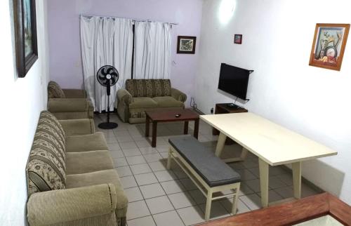 a living room with a couch and a table at Bonita casa amueblada para 12 personas a 3 Kms del centro Cuernavaca in Cuernavaca