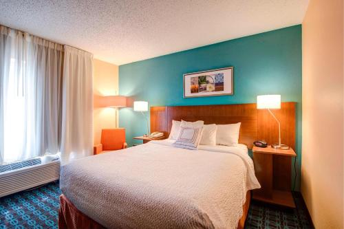 a hotel room with a bed and a window at Fairfield Inn Green Bay Southwest in Green Bay