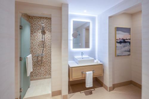 Salle de bains dans l'établissement Residence Inn by Marriott Dammam