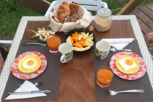 Options de petit-déjeuner proposées aux clients de l'établissement Manomano Lodge