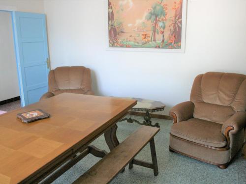 Photo de la galerie de l'établissement Maison Ancienne Proche Plage avec Jardin, Garage, et Confort Moderne - FR-1-22-172, à La Tranche-sur-Mer