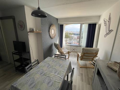 Posteľ alebo postele v izbe v ubytovaní Superbe appart. avec piscine à Cap d'Agde - FR-1-723-18