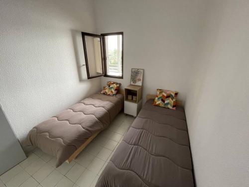 Posteľ alebo postele v izbe v ubytovaní 2 pièces, plage Richelieu, piscine, parking - FR-1-723-34