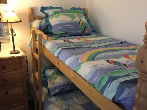Posteľ alebo postele v izbe v ubytovaní Appartement RDC à 100m de la plage, terrasse, parking, pour 6 personnes, Cap d'Agde - FR-1-723-35