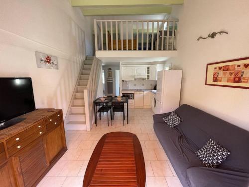 Fotografia z galérie ubytovania Appartement T3 Calme avec Piscine, Tennis, BBQ, Parking & Grande Terrasse dans la Pinède - FR-1-723-47 v destinácii Cap d'Agde