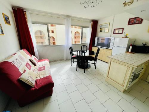 2 pièces climatisé à 2 pas de la plage Richelieu, parking inclus - FR-1-723-77