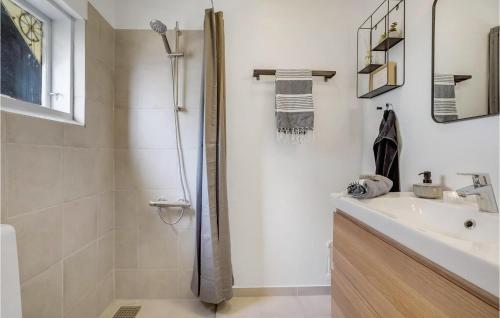Kúpeľňa v ubytovaní Stunning Home In Aulum With Wifi