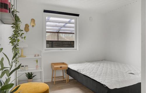 Postel nebo postele na pokoji v ubytování 3 Bedroom Cozy Home In Dannemare