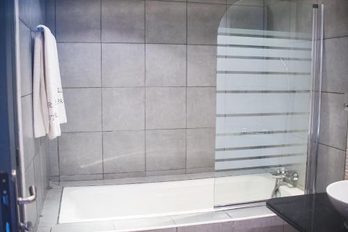 Ένα μπάνιο στο Le Grand Mellis Hôtel & Spa