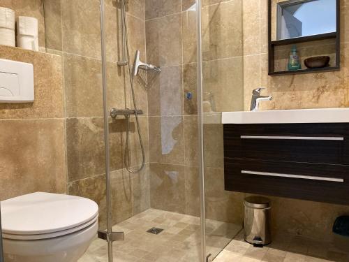 Locations au centre-ville de Porto-Vecchio, jardin, terrasse, parking privé