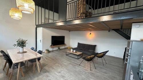 Μια τηλεόραση ή/και κέντρο ψυχαγωγίας στο LOFT CELEST IMM