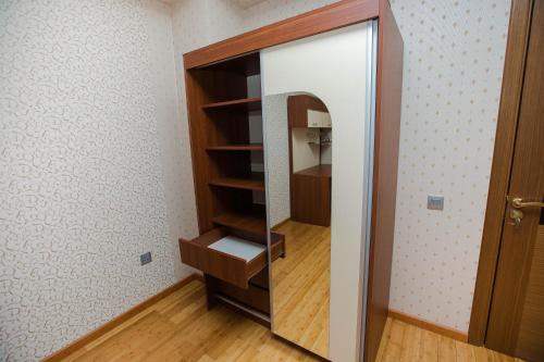 a closet with a mirror in a room at HappyHome in Masazır