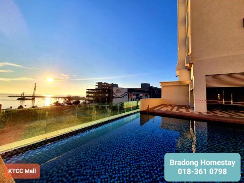 a swimming pool on the roof of a building at BRADONG HOMESTAY - MUSLlM ONLY, 3 Queen Bedrooms, Seaview, Infinity Pool, Gym, near Drawbridge & KTCC Mall in Kuala Terengganu