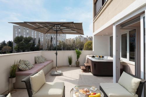 Glow luxury apartment with terrace and jacuzzi
