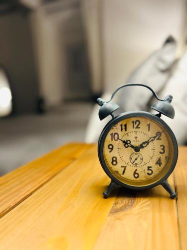 an alarm clock sitting on top of a wooden table at Il Cavallo a Dondolo in Abbadia San Salvatore