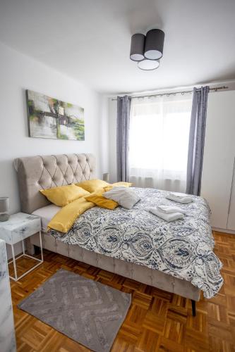 a bedroom with a bed and a window at Apartman Amal in Vukovar