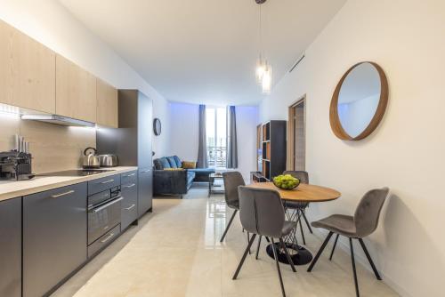 Foto Residence Meynadier - apartments - New - AC - Wifi - Close Beach and Palais - LRA Cannes 1
