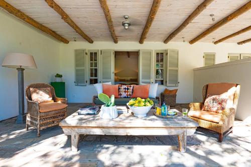 a living room with a coffee table and chairs at Langhuis Guesthouse in Graaff-Reinet