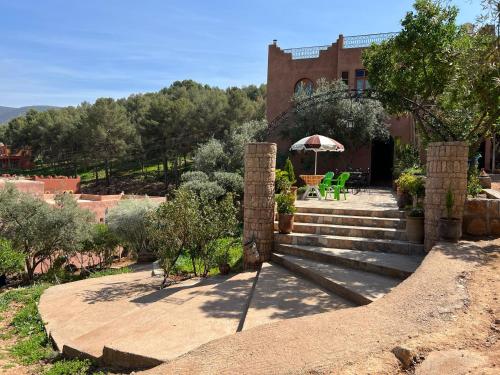 Un jardín fuera de Maison d´hôtes Amazir