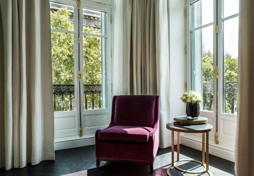 Un lugar para sentarse en Fauchon l'Hôtel Paris