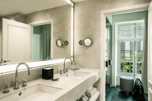 Un baño de Fauchon l'Hôtel Paris