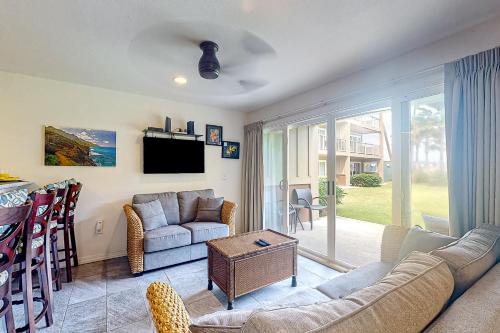 Kapaa Condo with On-Site Beach and Pool Access!