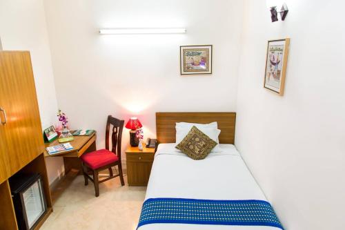 a bedroom with a bed and a desk and a chair at Private Room near Istanbul Airport 4 in Arnavutköy