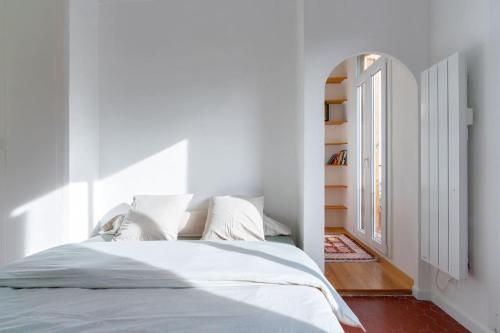 Superbe appart, central, petit balcon & vue Place
