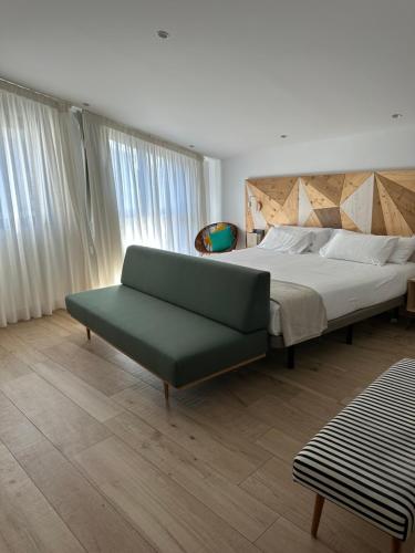 Postel nebo postele na pokoji v ubytování Apartahotel Dos Ríos Ainsa