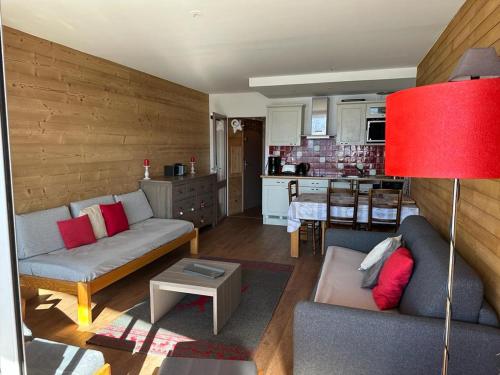 Posezení v ubytování Appartement plein sud, au pied des pistes, vue imprenable
