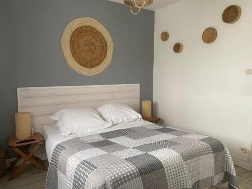 a bedroom with a bed with a black and white checkered blanket at Chambres d'hotes Welcome Trépied in Cucq