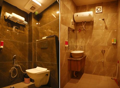 y baño con aseo, ducha y lavamanos. en Hotel Ganga Heights, en Haridwar