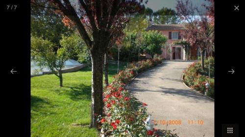 a walkway in front of a house with flowers at Chambres d'hôtes Marylou in Valensole