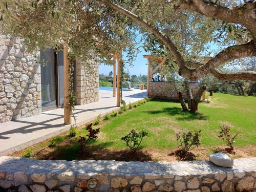 Gallery image of Elaiopetra Kefalonia - Stonehouse Hideaway with pool - Modern Luxury with Serene Sea and Mountain Views in Metaxáta